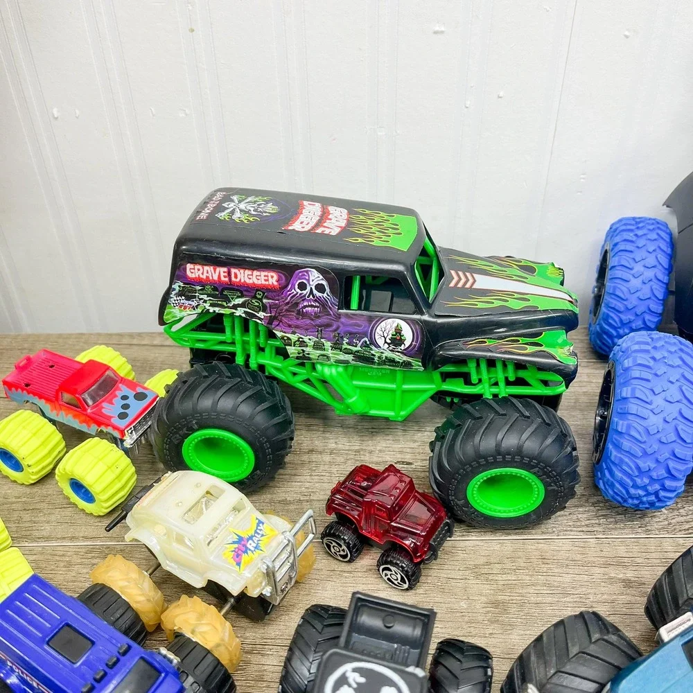 Monster Jam Truck Lot Grave Digger Blue Thunder RC Stunt Cars Hot Wheels 15pc